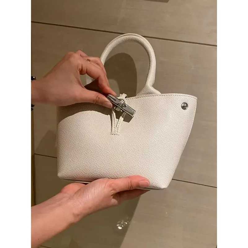 2025 New High Quality Bucket Bag Mini Phe Bag Lightweight Luxury Quality Fl Leather Crossbody Bag Y251211