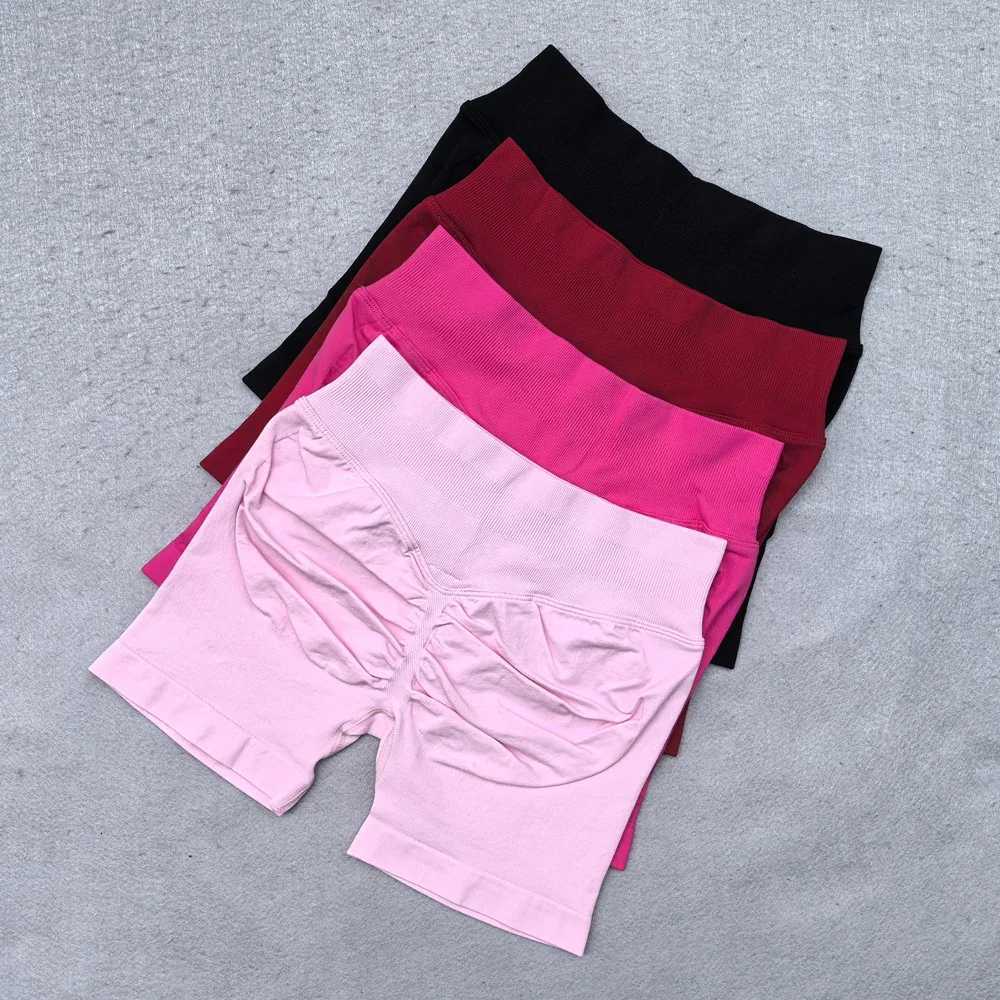 New Seamless Yoga Set Women 2Pcs Padded Halter Tank Top Scrunch Butt Lifting Gym Shorts Set Summer Sportswear Workout ClothesT251211