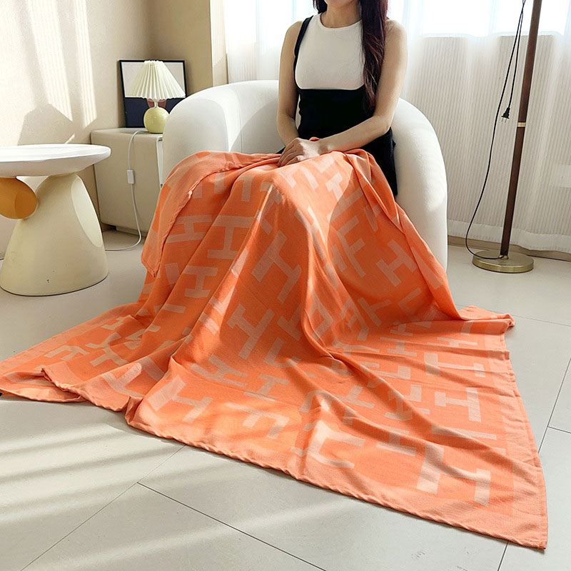 First-Class Airline Blanket Wrinkle-Resistant Ultra Soft Throw Essential Warm Cover for Travel Daily Use Stylish Sofa Throw