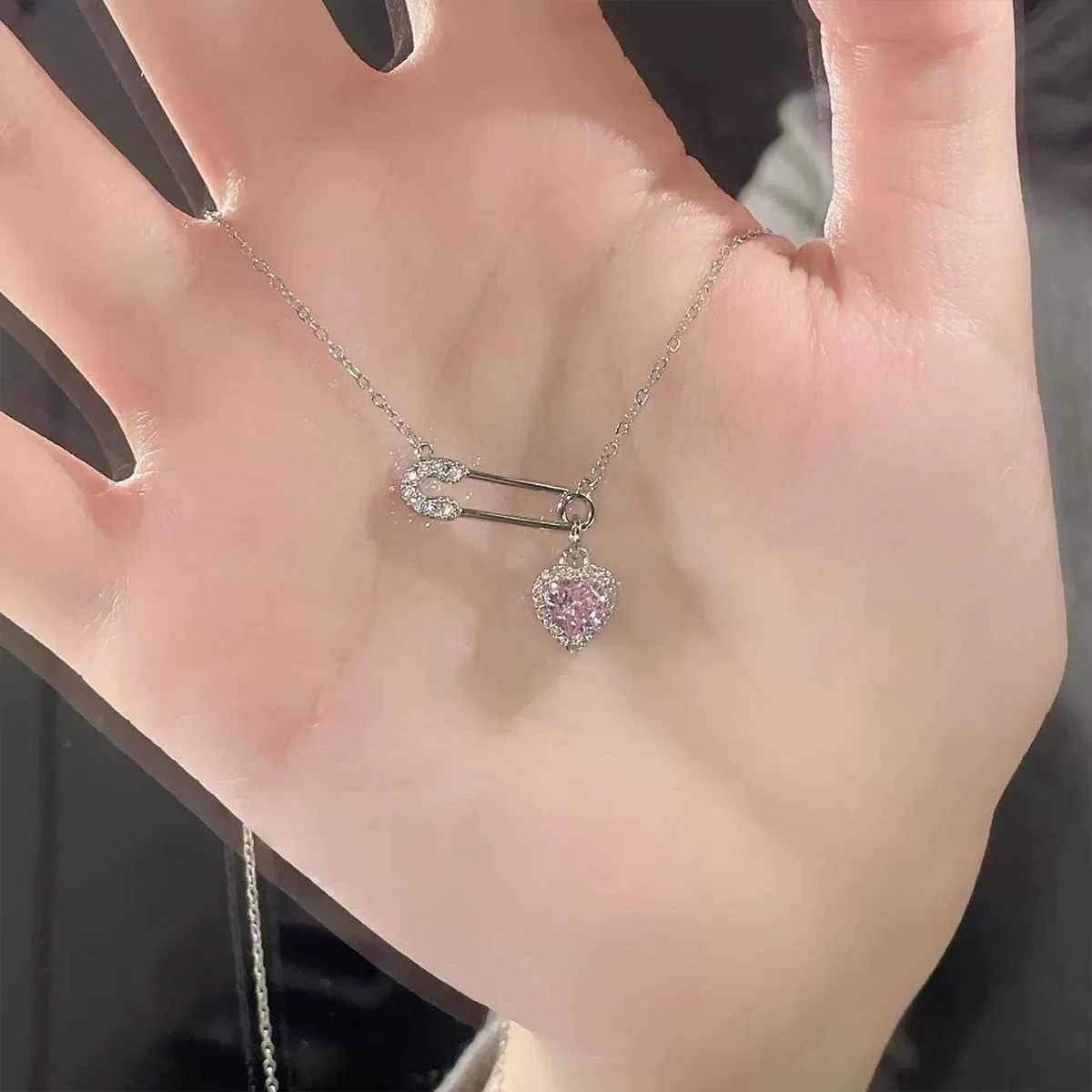 Safety Pin Clip with Heart Pendant Necklace For Women Stainless Steel Chains Choker Womens Necklace Fashion Jewelry Gift M251211