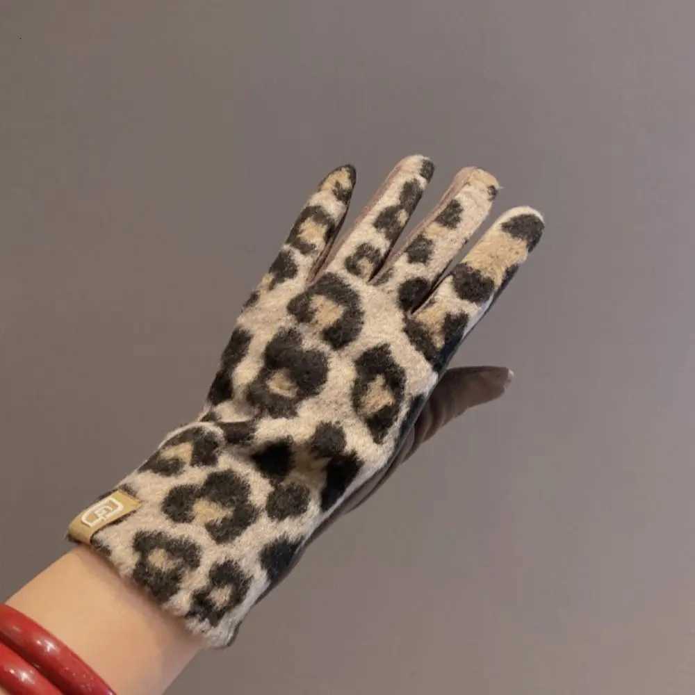 Cashmere Leopard-print Gloves Cold-proof Touch Screen Ladies Driving Gloves Keep Warm Windproof Mittens Motorcycle Riding Y251211
