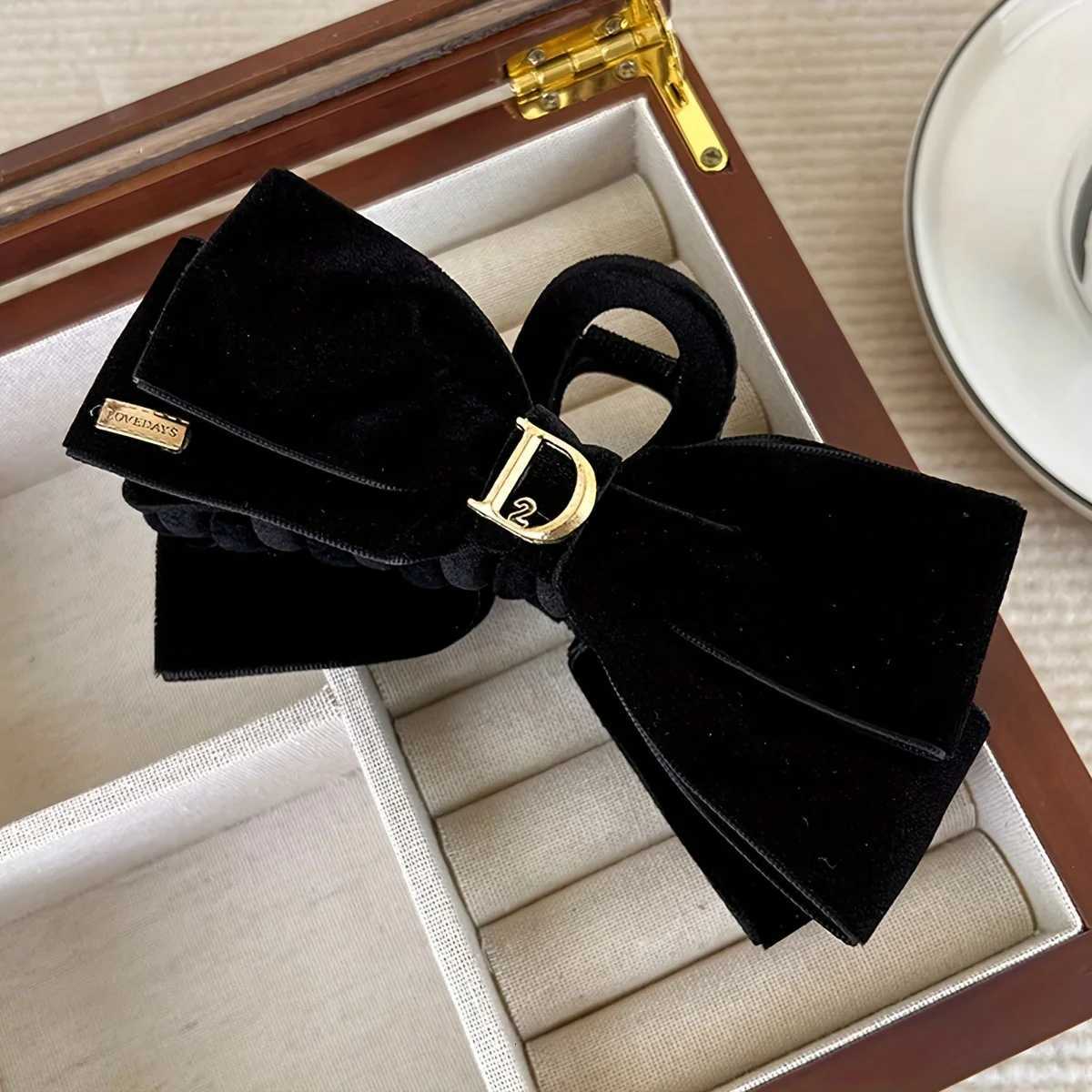 1 Set of Veet Knot Hair Cls Veet Princ Plate Hair Grab Clip Wens Hair Accories Shark Clip Y251210