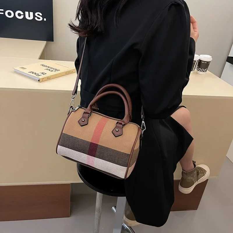 Elegant-luxe 2025 New Ladies Luxury Brand Leather Hand Bag Famous Designer Classic Popar Casual Y251211