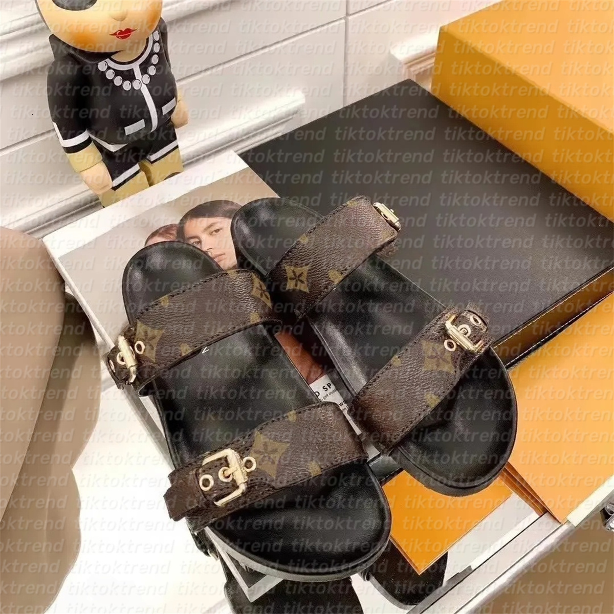 Bom Dia Genuine Leather lvlys sandal Slipper Casual Shoe summer beach gladiator Mules hasp Woman top quality Flat Slide Designer Sliders sandale