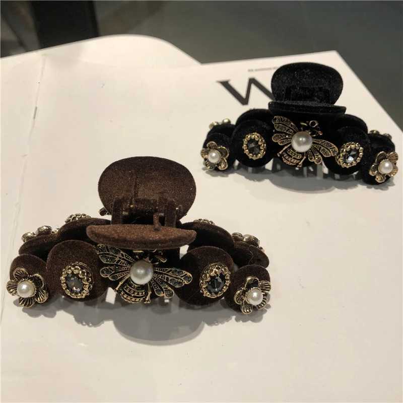 New Veet Vintage Grip Hair Cl French Court Style Baroque Bee Pearl Crystal Rhinestone Shark Hair Sn Clips Hair Accories Y251210