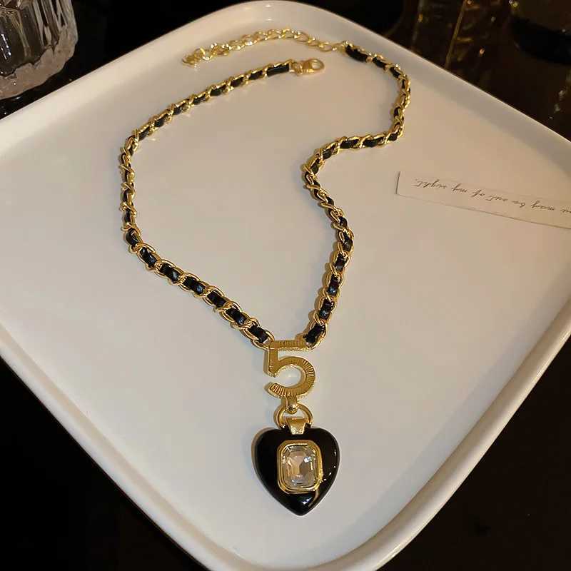 2025 New Necklace Wens Short Neckchain Leather Collar Neckchain metal chain woven choker with number 5 Y251210