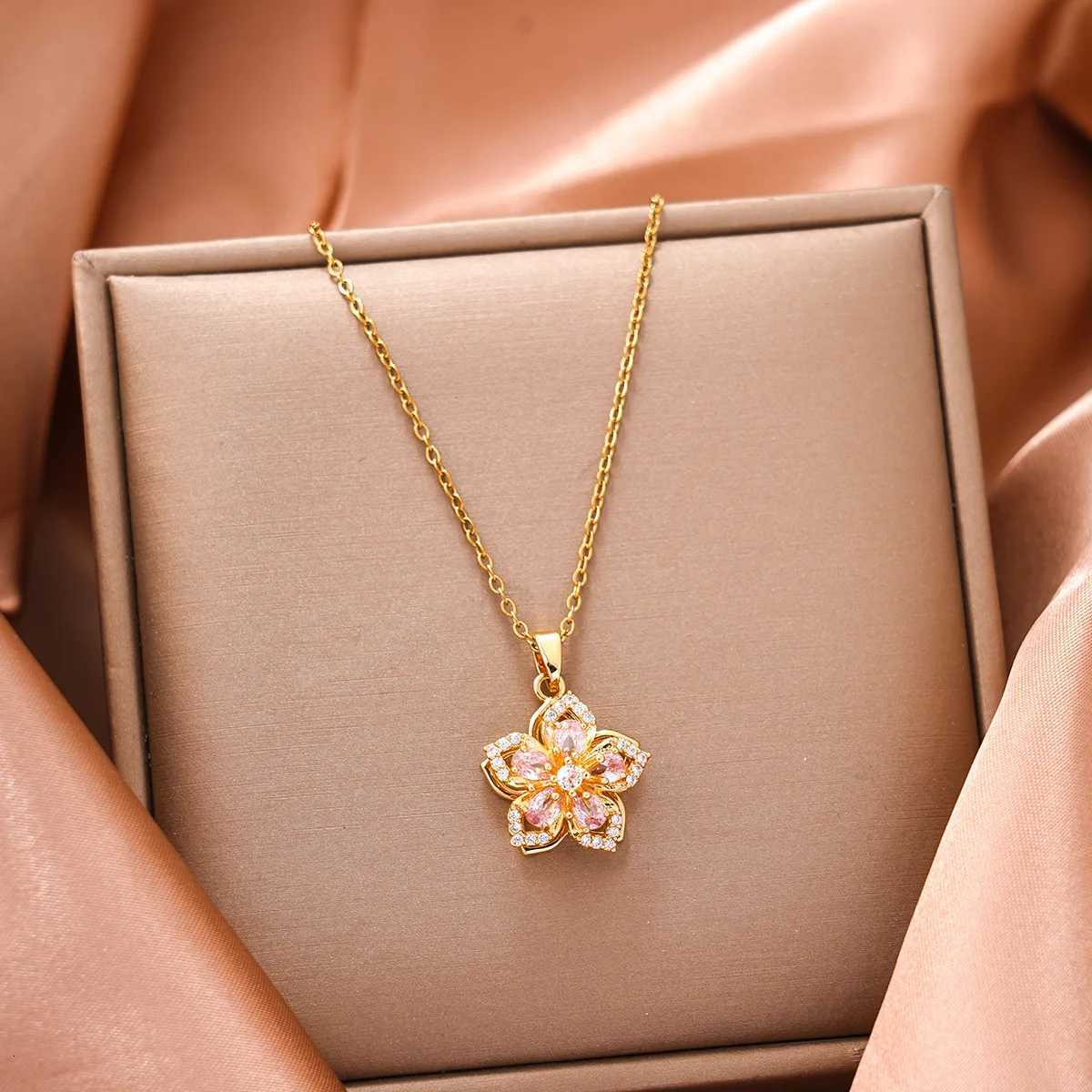 Light Luxury Shiny Zircon Rotatable Flower Pendant Necklace For Women Stainless Steel Romantic Spin Floral Plant Choker Jewelry M251211