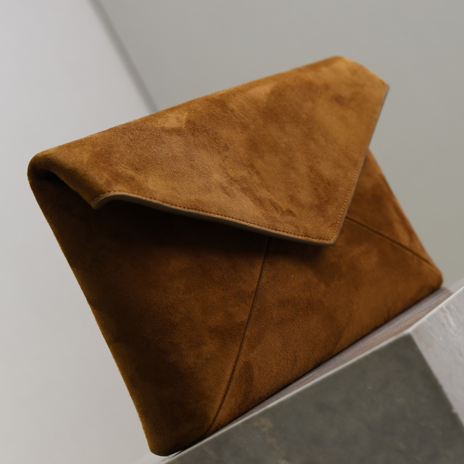 Top Quality 10A Large Envelope Pouch In Lambskin Luxury Designer Soft Genuine Leather Clutch Golden Hardware Tote Bag Magnetic Snap Closure Handbag Pu