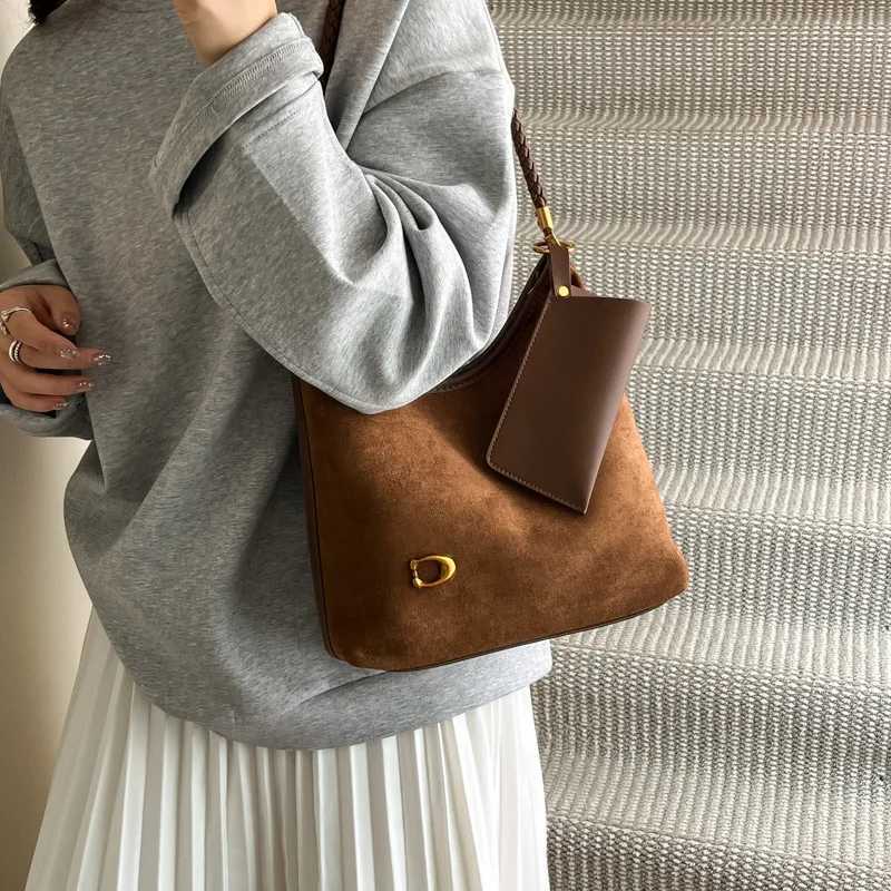 New Trendy Armpit Bag Large - Capacity Handbag Fiable Versatile Matte Handheld Bag Y251211