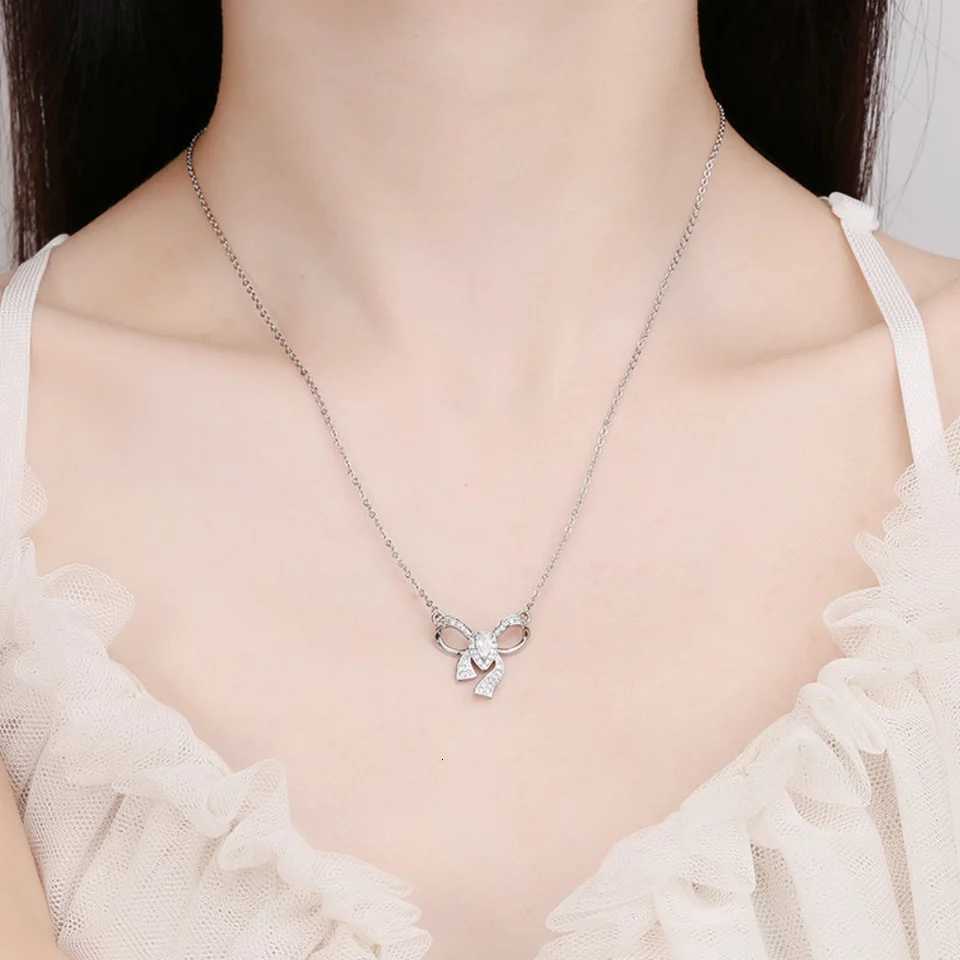 925 Sterling Silver Necklace Clavicle Chain Shining Zircon Bowknot Womens Pendant Necklace Birthday Party Gift Jewelry Gift M251211