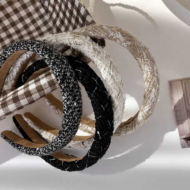 Fashion Latt Tweed bands for Wen Retro Temperament Hair Bands Solid Sponge Hair Hoop Autumn Winter New Hair Accories Y251210