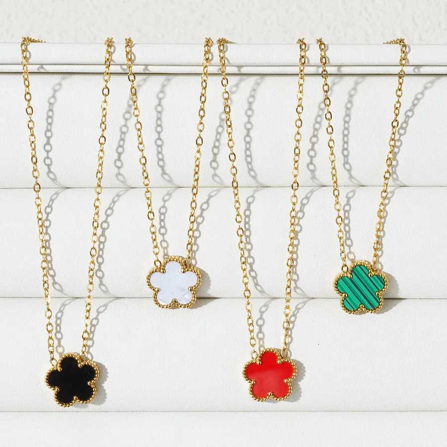 Double Sided C r Stainless Steel Necklace for Women Plant Five Leaf Flower Pendant Fashion Jewelry M251211