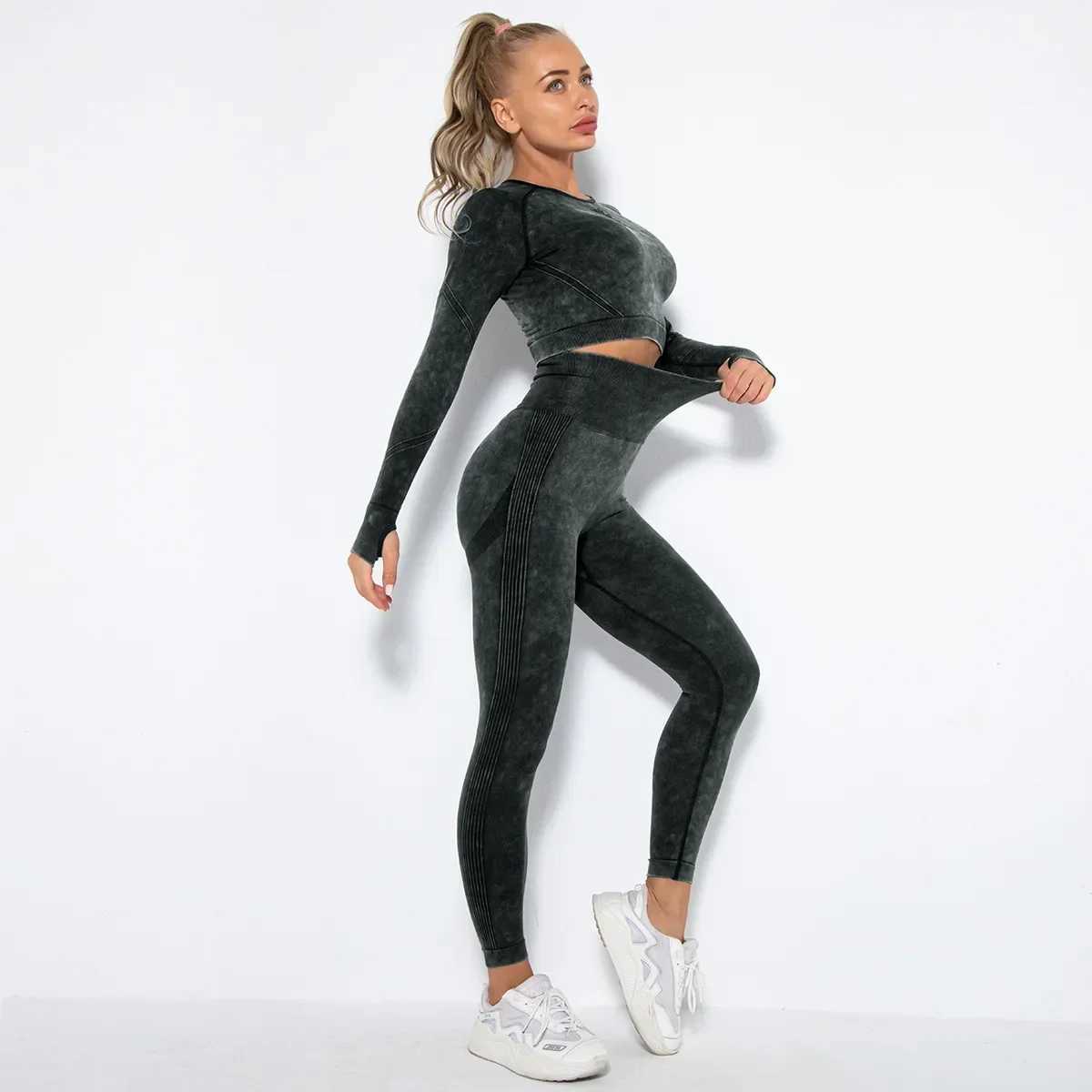 Womens New Seamless Washed Smiling Face Yoga Set Sports Fitness Long Sleeved Top Hip Lifting Yoga Pants Two-piece SetT251211