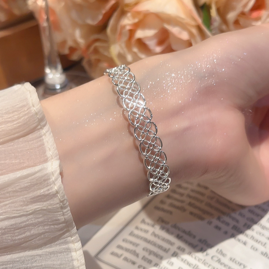 European and American Floral Hollow Open Fashion Simple Metal Temperament Bracelet Unique Niche Design Sense Jewelry for Women - view 5