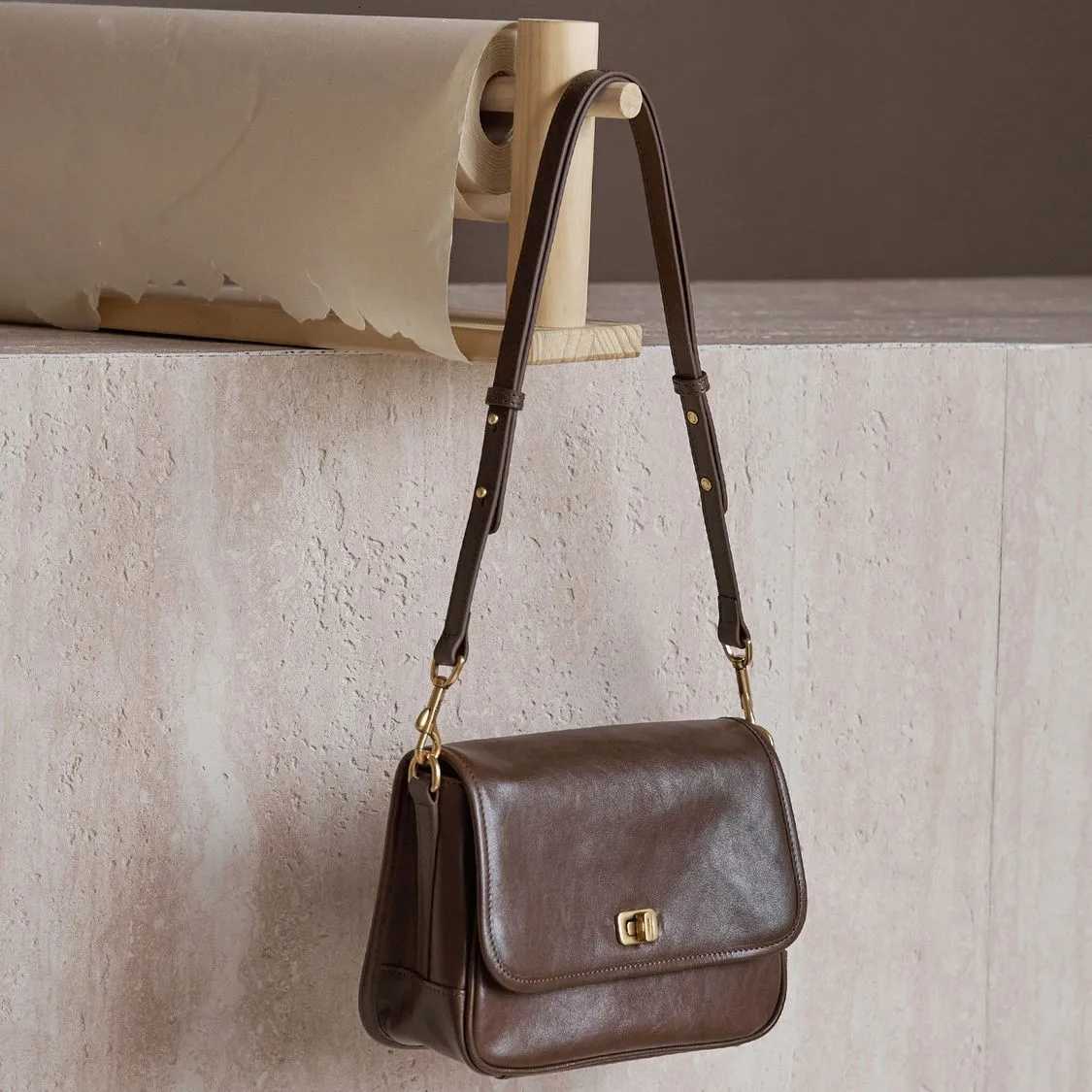 High-end Fi Bag New Niche Design Wens Small Square Bag e-shoder Armpit Crossbody Bag Cmuting Bag Y251211