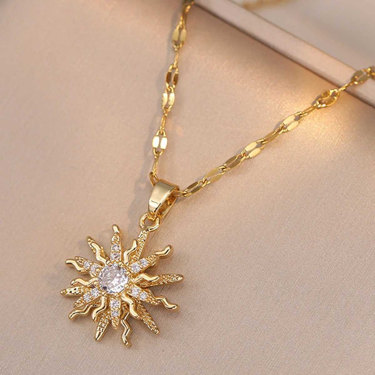 Rotating Flower Pendant Stainless Steel Chains Necklaces For Women Antique Gold Color White Zircon Sun Clavicle Necklace Jewelry M251211