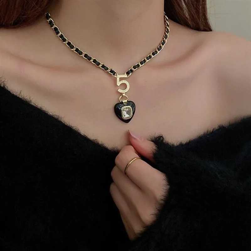 2025 New Necklace Wens Short Neckchain Leather Collar Neckchain metal chain woven choker with number 5 Y251210