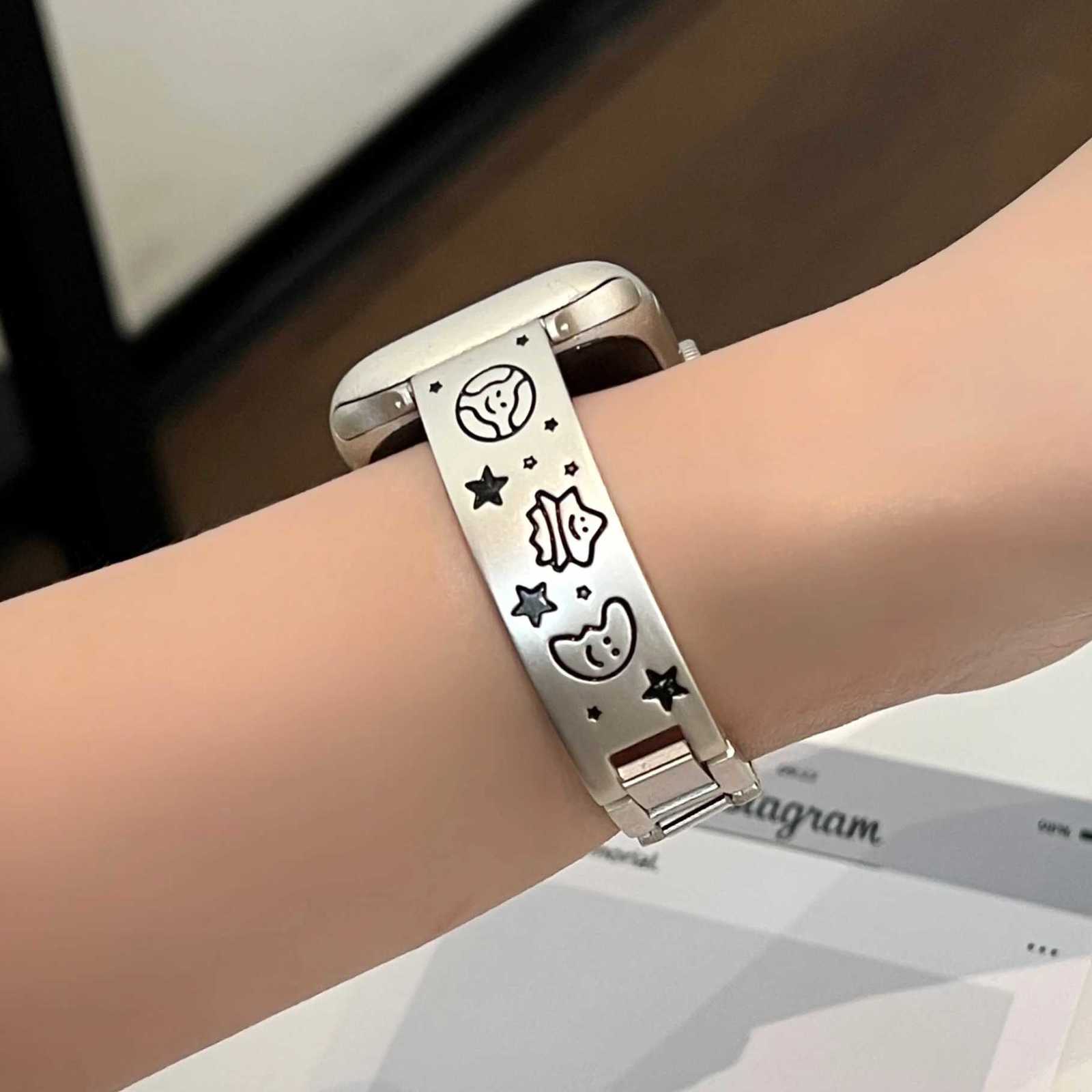 Playful and Cute Curved Bracelet Suitable for Apple Watch Strap S10 46mm Ultra 49mm 45mm 654 38mm Female Metal Strap Suitable Y251212
