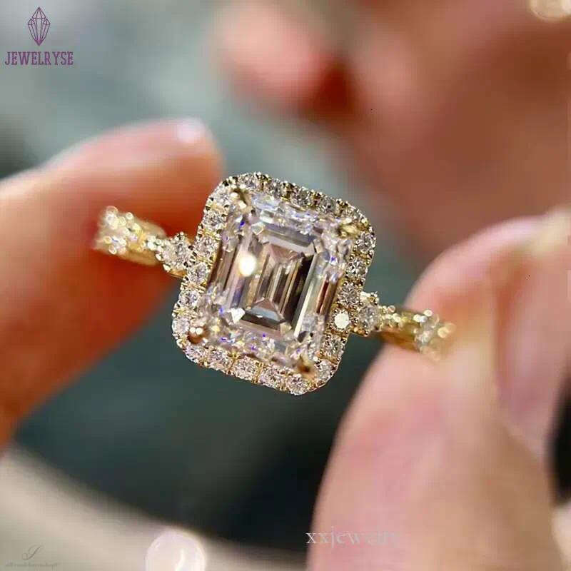 Emerald Cutting CVD Band Jewelry White Gold Lab Grown Dia Engagement Ring