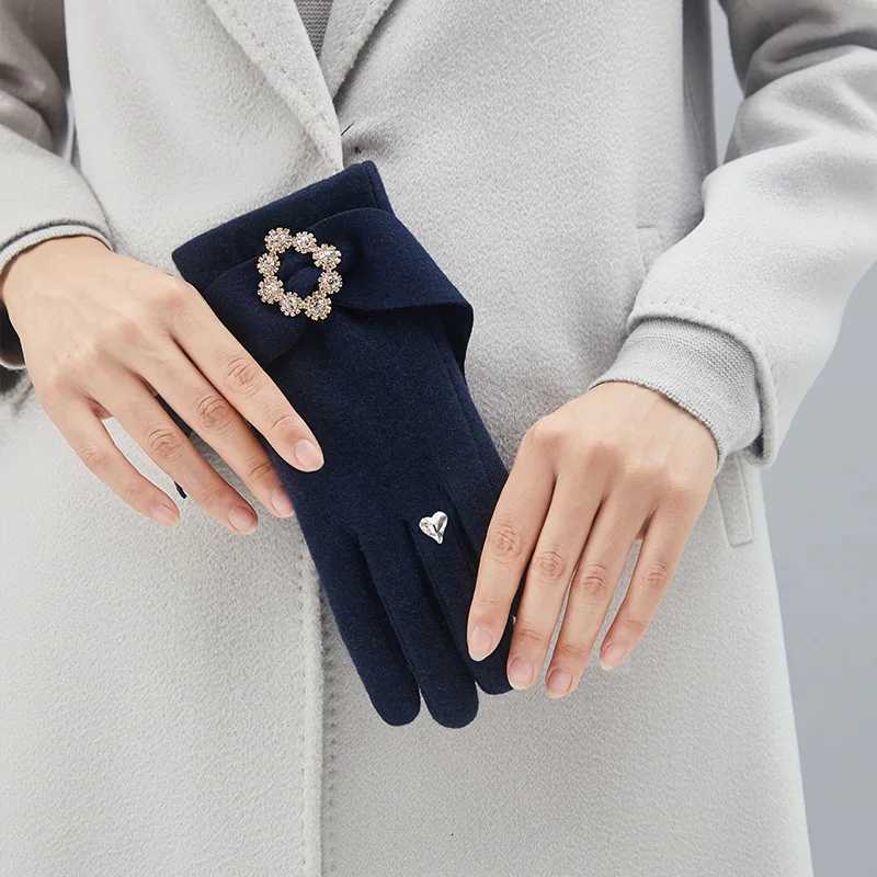 Winter Women Driving Warm Gloves Female Gold Velvet Belt Thicken Touch Screen Mittens High end Diamond Cashmere Gloves H70 Y251211