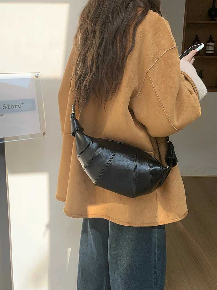 2025 autumn and winter new croissant fiable crossbody bag shoder bag armpit bag daily cmuting wens bag Y251211