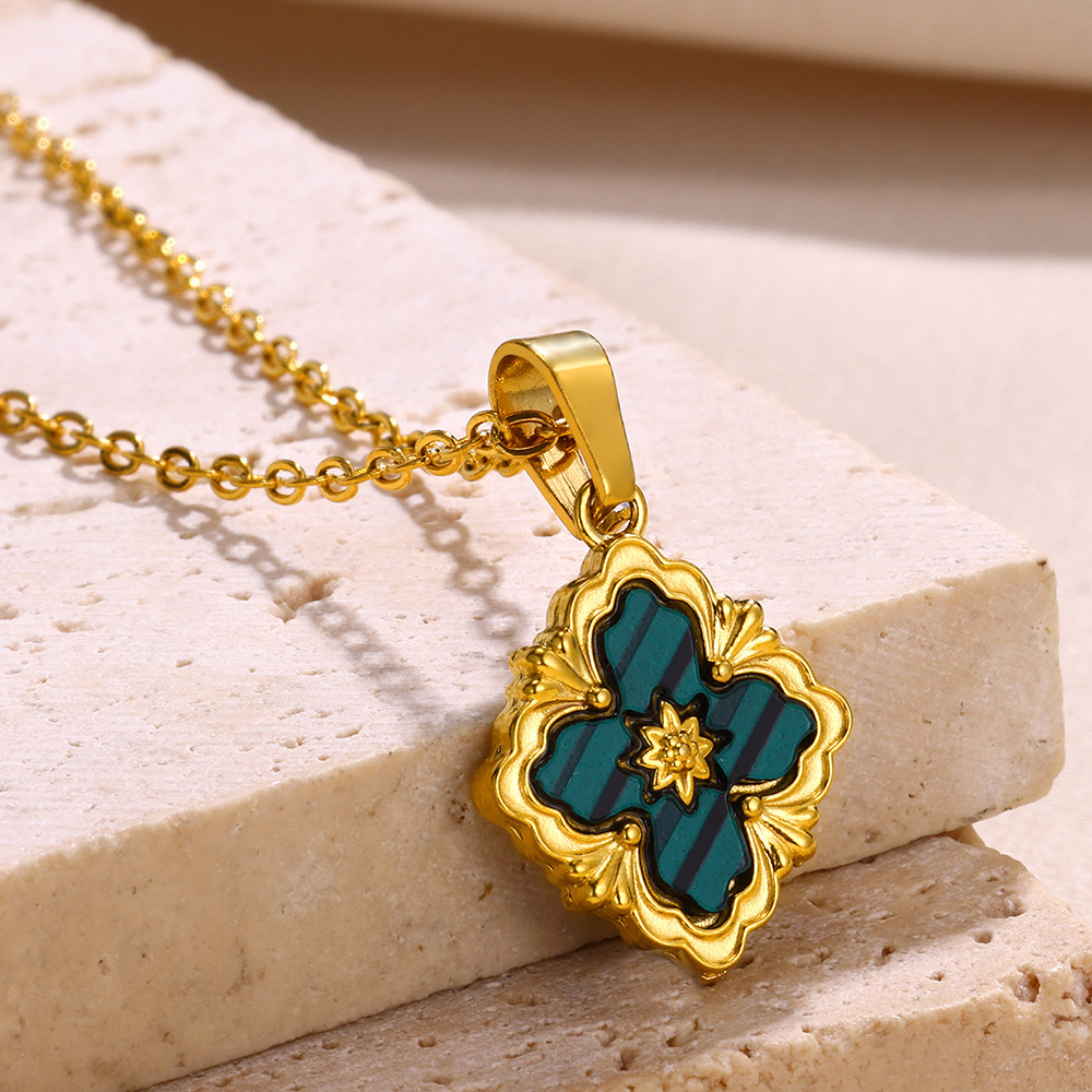 Gold Tone Diamond inlaid shell Italian court style four leaf flower pendant Luck Clover Necklaces For Women Gold Color Chain Cute Necklace Jewelry Chr