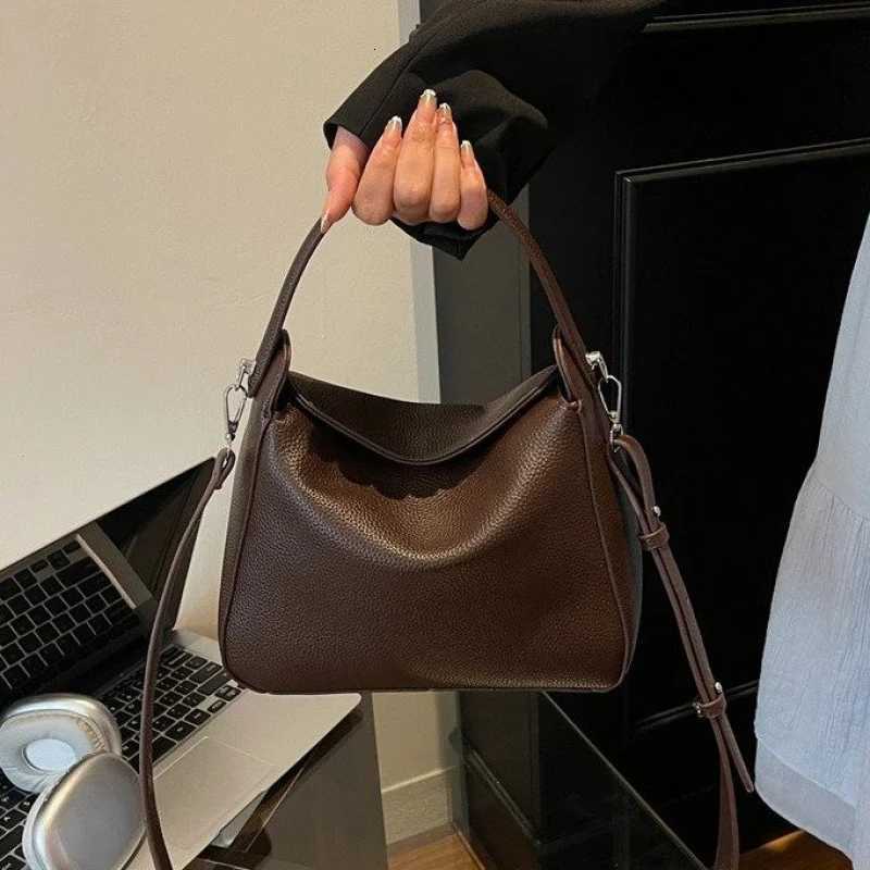2025 New High-end Luxury Brand Ladies Leather Shoder Bag Famous Designer Casual Paris Vintage Y251211