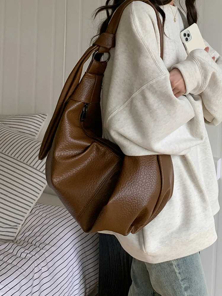 2025 new autumn and winter bag fiable casual crossbody bag shoder bag wens daily cmuting bag Y251211