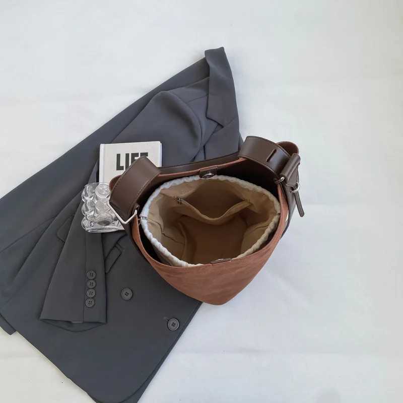 NIGEDU Wen Bucket bag Matte Leather Fem Messenger Crossbody bag Wide strap Shoder Bag for lady handbag bolsos black Y251211