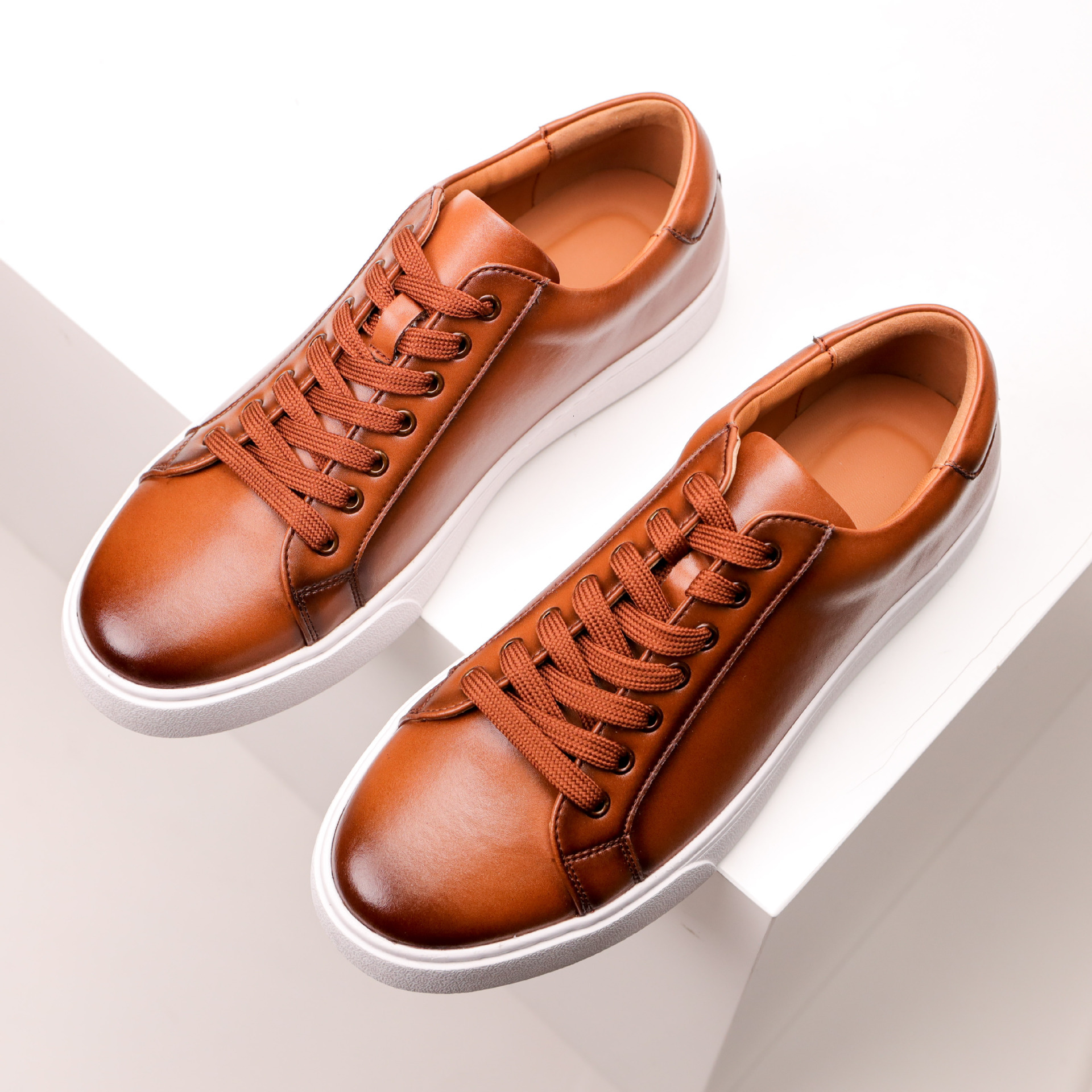 Fashionable retro plus size men's sports shoes casual and handsome business leather shoes high-quality cowhide soft soled board shoes designer sh