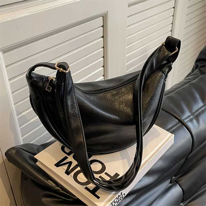 Vintage PU Leather Crossbody Bag Wens New Trendy Dumpling Bag Lightweight Small Shoder Armpit Bag Casual Shoder Crossbody Y251211