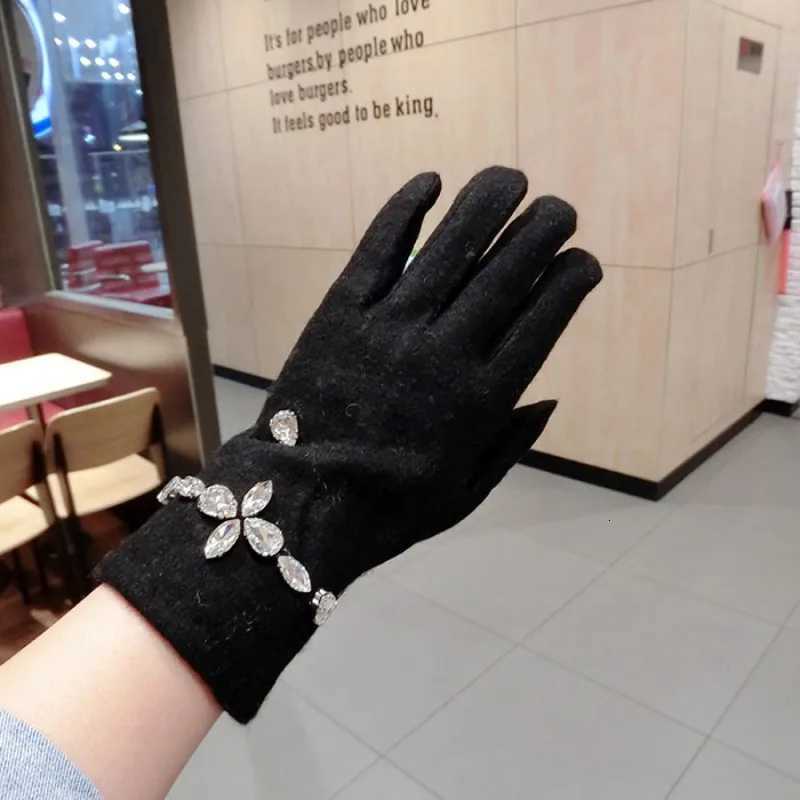 Autumn Winter Popular Women Keep Warm Touch Screen Thin Fleece Windproof Elasticity Gloves Elegant Female Retouch Bowknot Simple Y251211