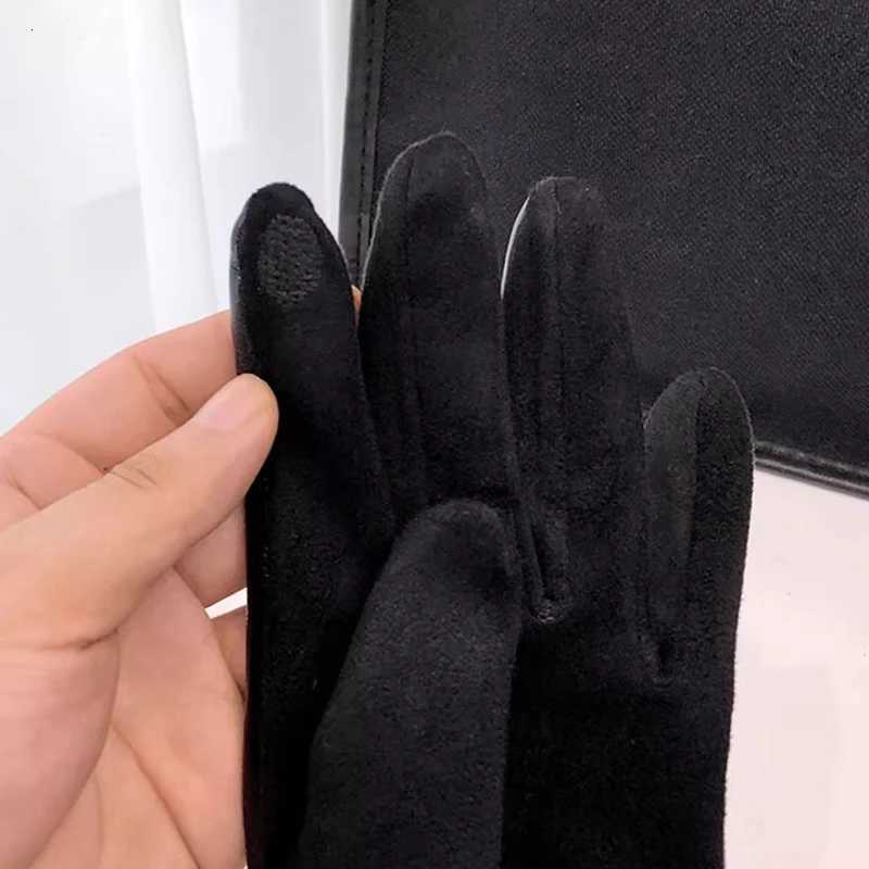 Winter Women Luxury Elegant Fashion Chain Protein Leather Thicken Warm Gloves Touch Screen Cycling Driving Windproof Mittens Y251211