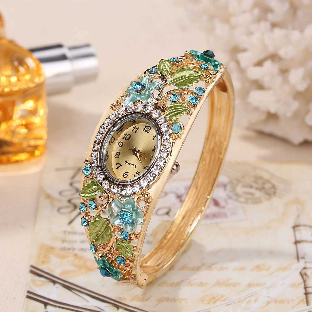 No gift box vintage retro palace style rich in flowers ladies wristwatch bracelet quartz watch crystal jewelry 4-piece s Y251212
