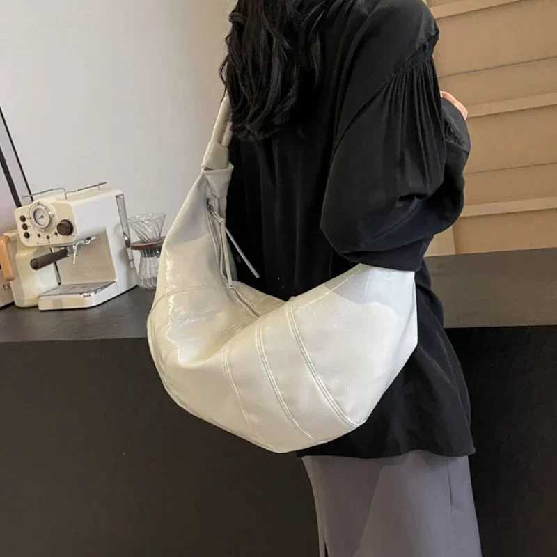 Luxury PU Leather Crescent Crossbody Bag for Wen Casual Shoder Sahel Hobo Bag Dumpling Red Bags Y2k Girls Messenger Bag Y251211