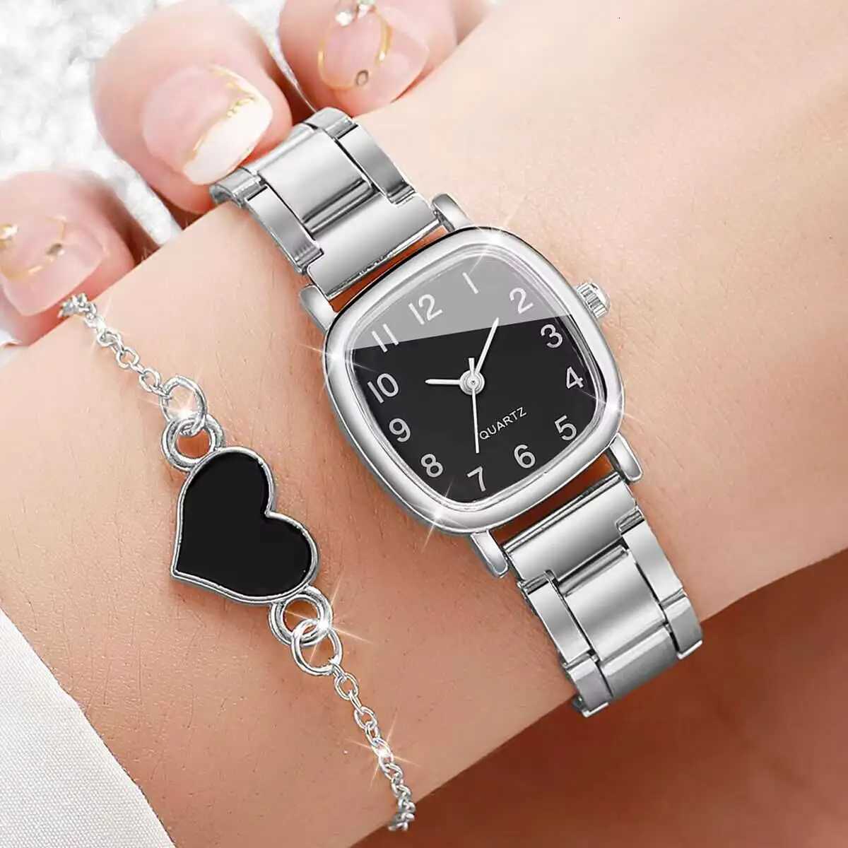 4PCS/Set Womens Quartz Watch Fashion Casual Square Watches Heart Bracelets Set Reloj MujerWithout Box Y251212
