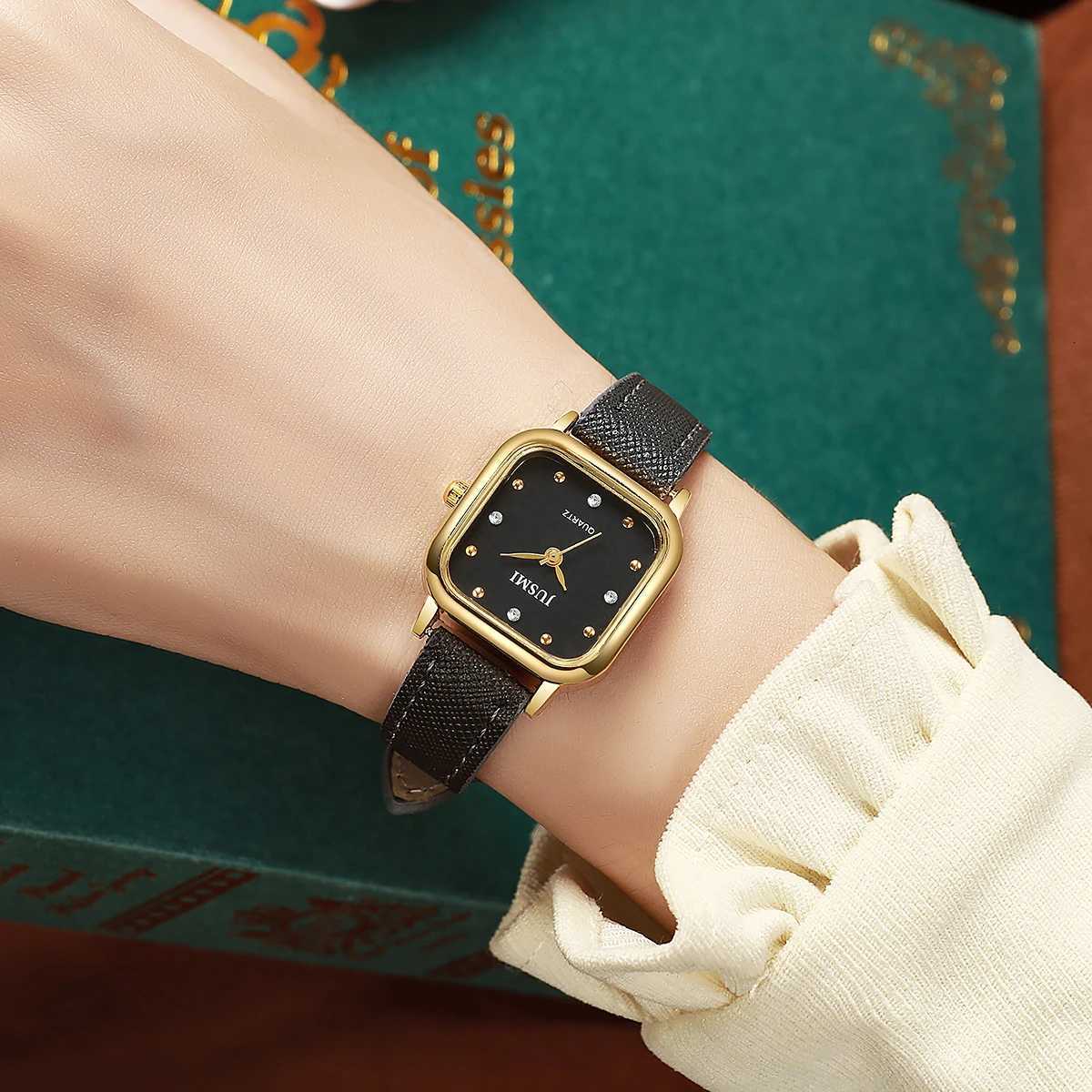 Fashion Ladies Quartz Watch with Square Dial Leather Strap for Christmas Halloween Gift Y251212