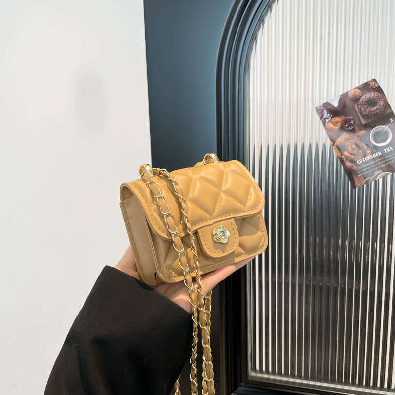 Premium 2025 New Niche Design Chain Handheld Versatile Celebrity Lipstick Mini Coin Small Square Bag H250804