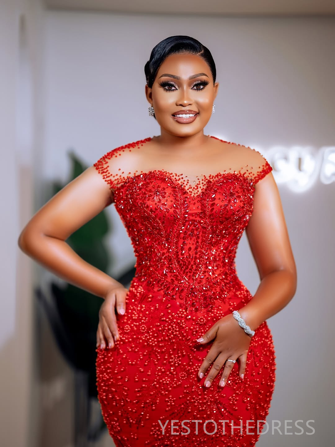 2026 Red Plus Size Prom Dresses for Black Women Sparkling Evening Dresses Sheer Neck Short Sleeves Illusion Birthday Party Gowns for African Girls AM3