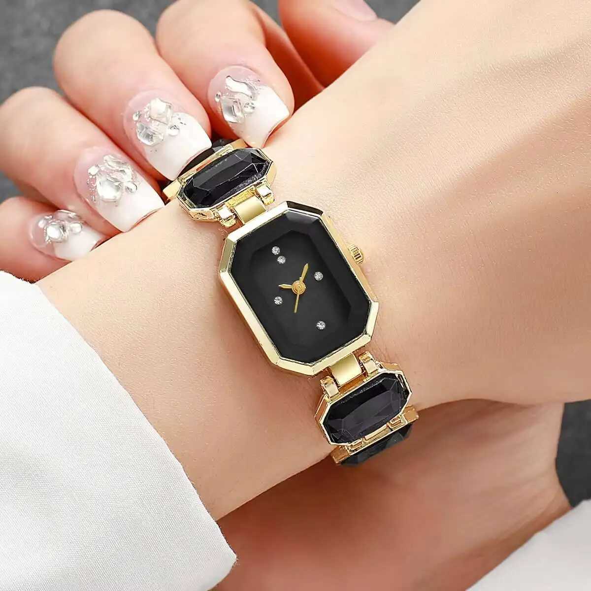 Elegant Women Watches Fashion Rectangle Dial Quartz Wrist Watches Girls Clock Reloj HombreWithout Box Y251212
