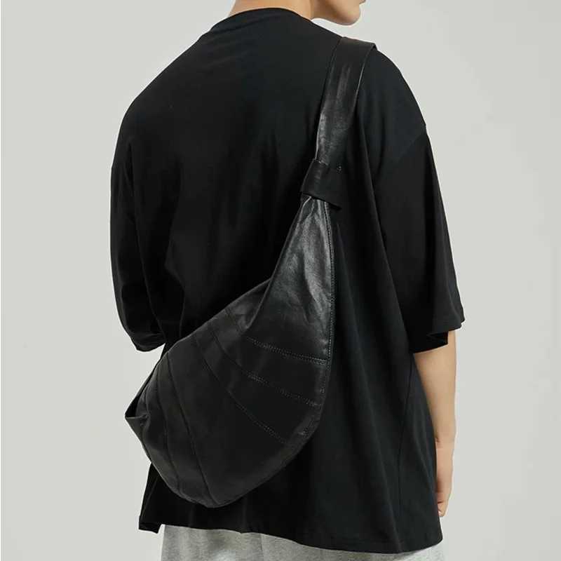 New Dumpling Crossbody Bag Men Fi Croissant Mens Crossbody Bag Luxury Soft Leather Shoder Bags M Large Capacity Hobos Y251211