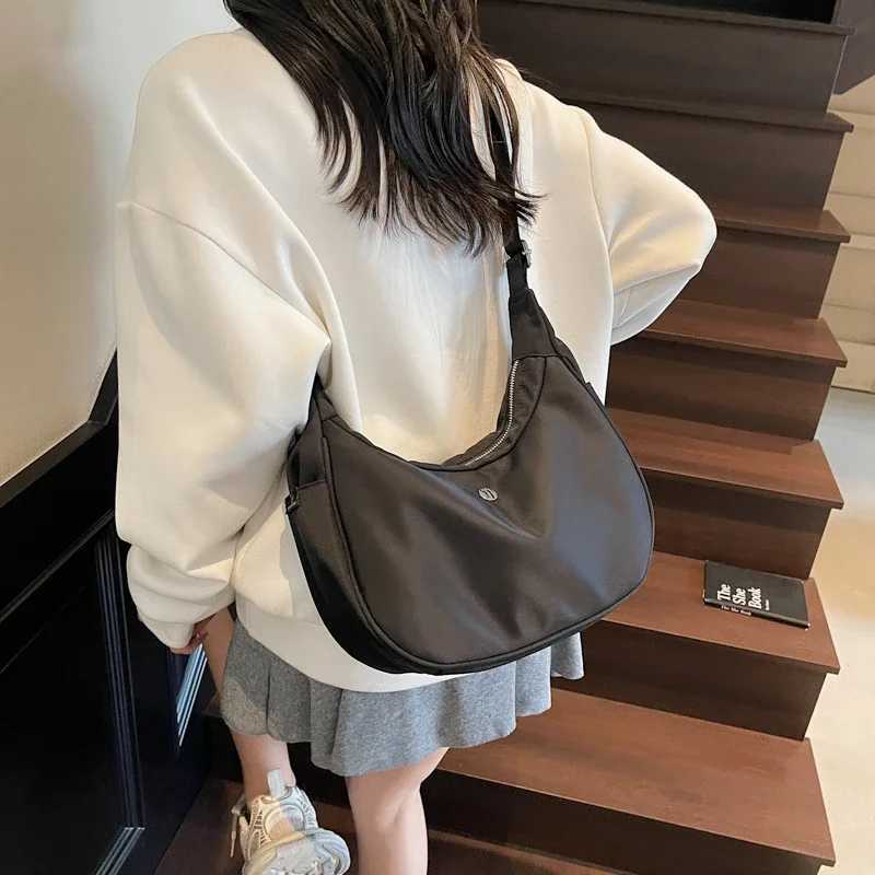 2025 Casual Fi New Large Capacity Crossbody Bags Solid Persality Portable Solid Color Shoder Bags for Wen Y251211