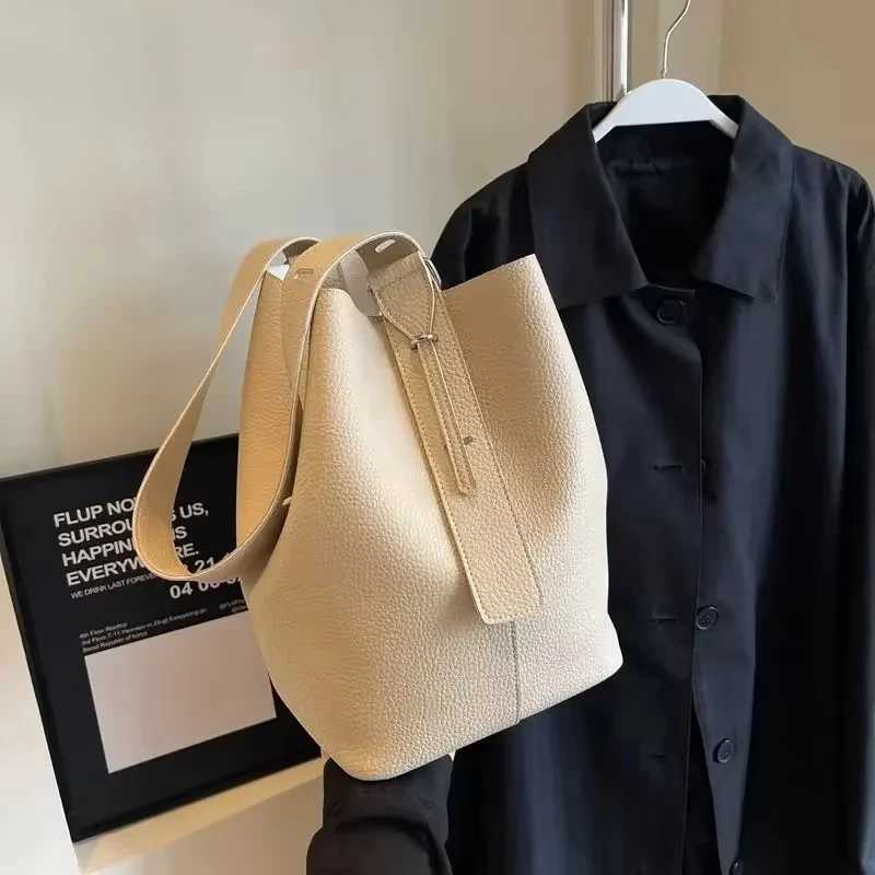 Gorgeous Large Capacity Fem New Fi Versatile Shoder Crossbody Bag Popar Network Red Explosive Bucket Bag Tote Purse Y251211