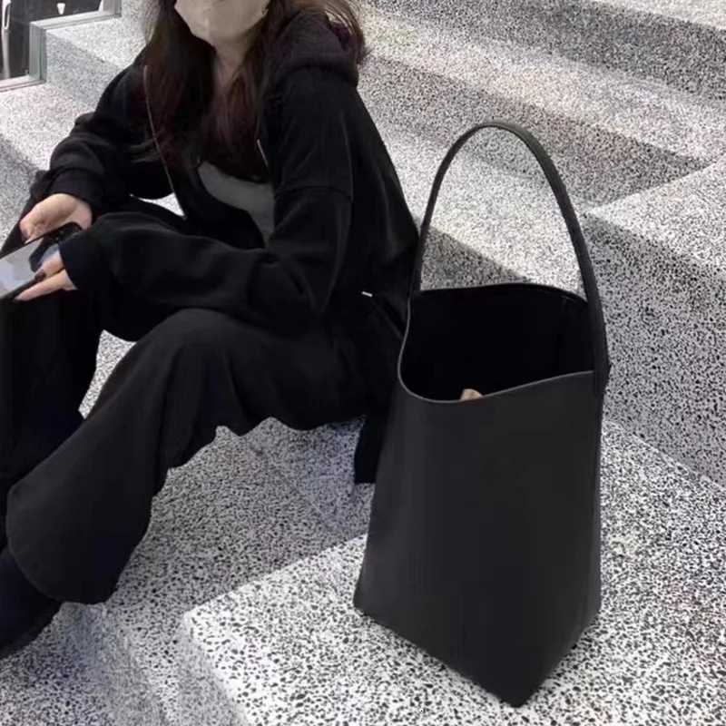 2025 High Quality Classic Water Bucket Bag Lychee Patter Large-capacity Soft Leather Big Handbag For Wen Shoder Bag Tote Y251211