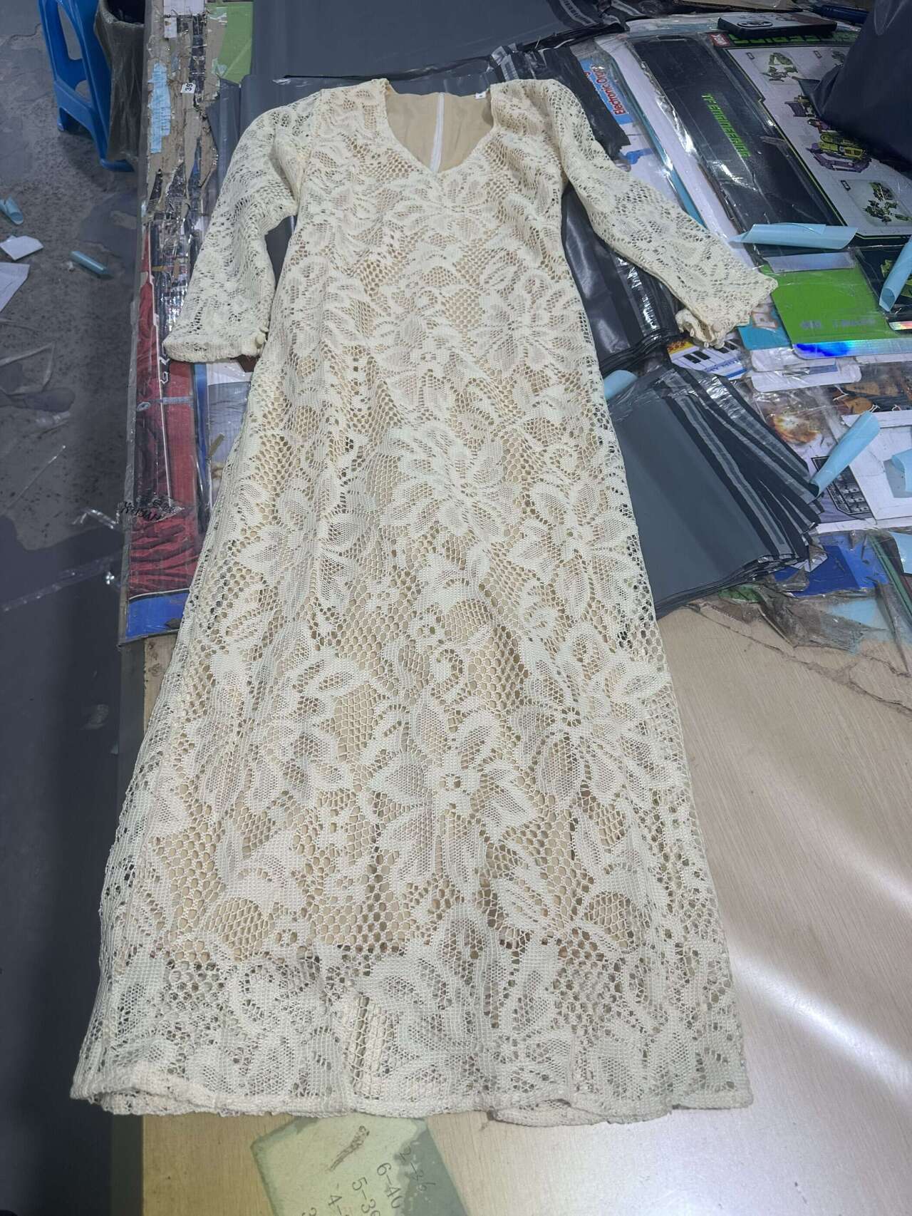 Sexy Lace See Through Mesh Deep V Maxi Dress Fashion Yellow Slim Long Sleeve Dresses Fall Lady High Street Party Robes 241119