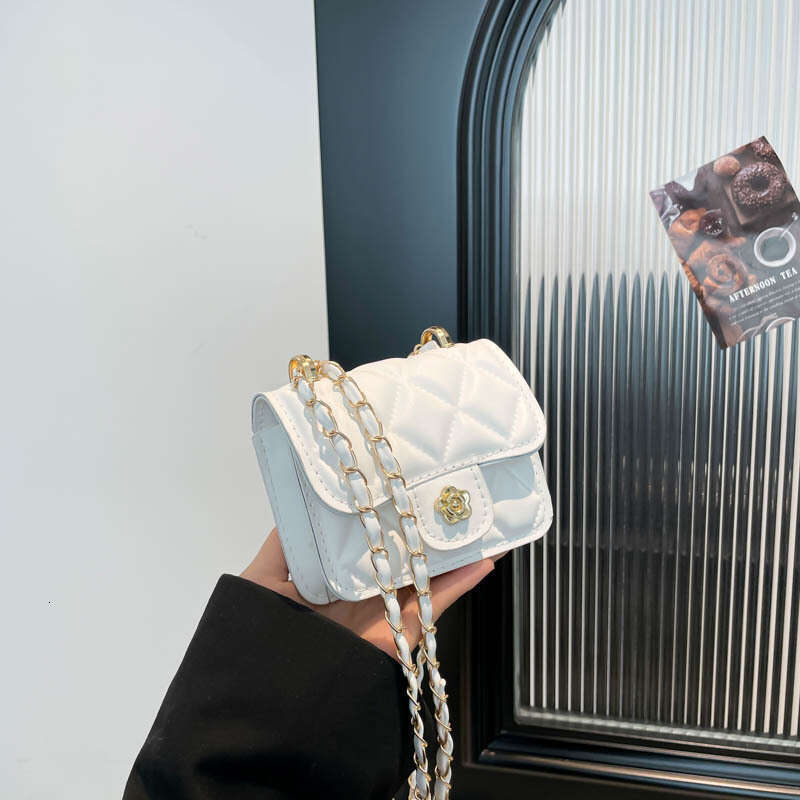 Premium 2025 New Niche Design Chain Handheld Versatile Celebrity Lipstick Mini Coin Small Square Bag H250804