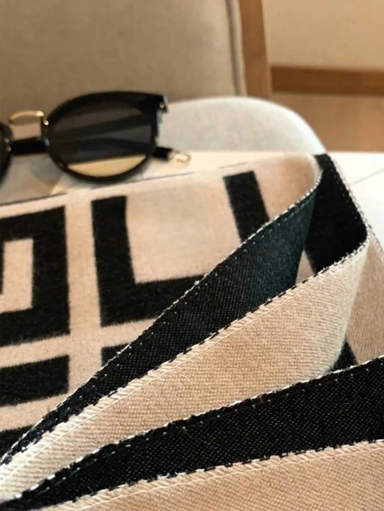 Premium Black Scarf for Women Winter 2023 Fashionable Korean Style Versatile Warm Neck Warmer Large Pashmina Outerwear High-End Y251211