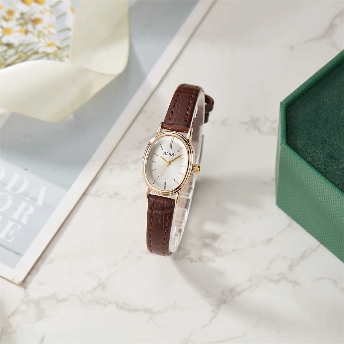 Elegant and fashionable ladies watch simple smooth dial oval case ladies quartz watch Y251212