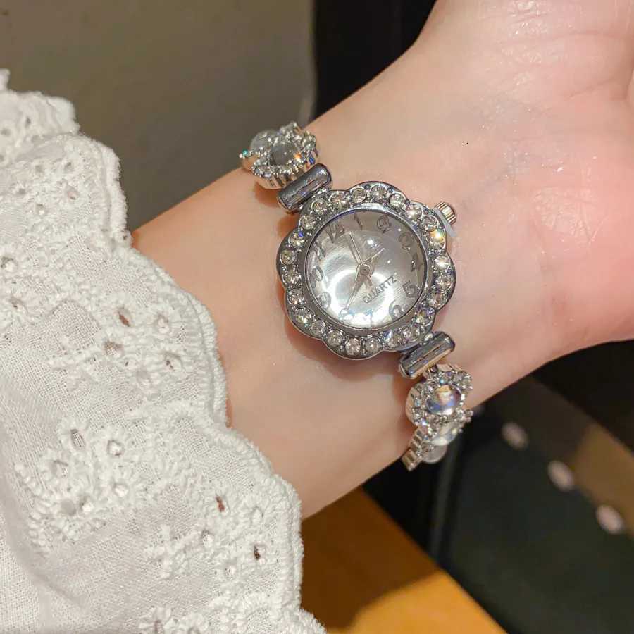 6PCS/Set Elegant Women Diamond Arabic Dial Quartz Wristwatch Ladies Fashion Rhinestone Bracelet Watch Jewelry Set Without Box Y251212