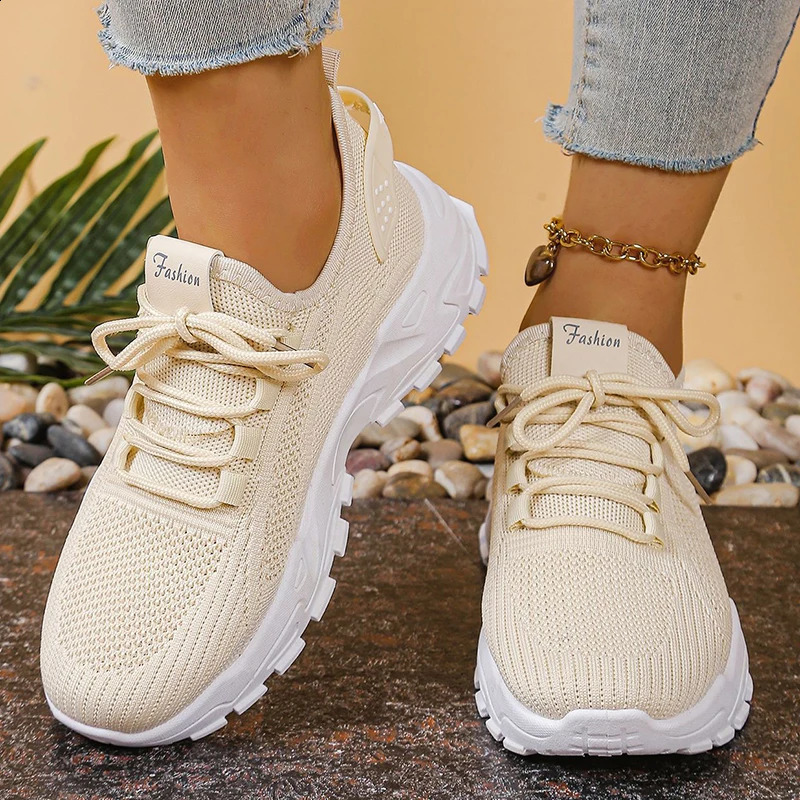 Fashion Knitted White Sneakers for Women Summer Mesh Breathable Platform Sports Shoes Woman Thick Bottom Non Slip Running Shoes 251205
